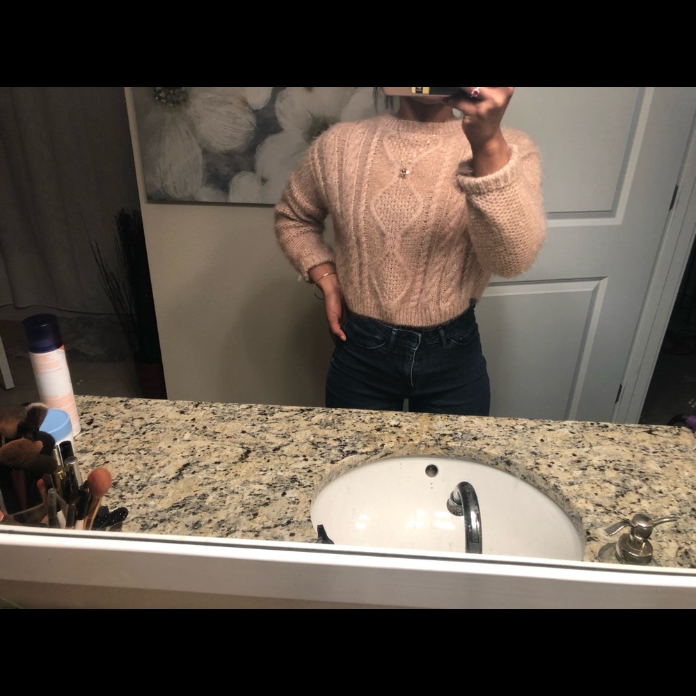 Cropped Sweater - Picture 6 of 6